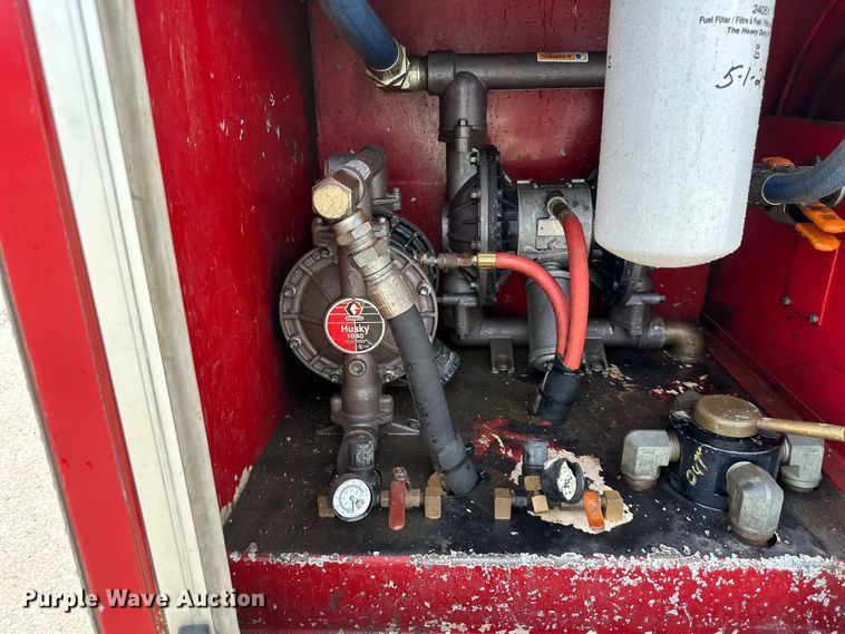 image for item EJ7131 2008 Peterbilt  335 fuel / lube truck