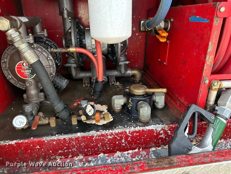 image for item EJ7131 2008 Peterbilt  335 fuel / lube truck