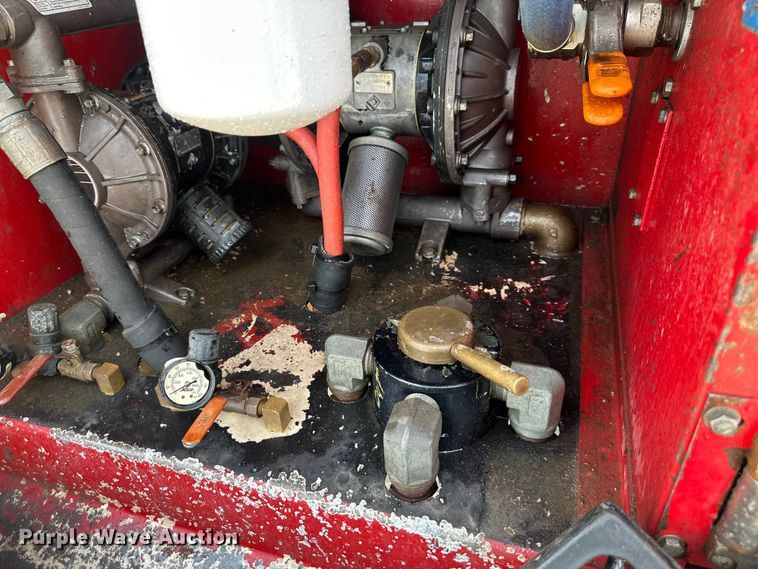 image for item EJ7131 2008 Peterbilt  335 fuel / lube truck