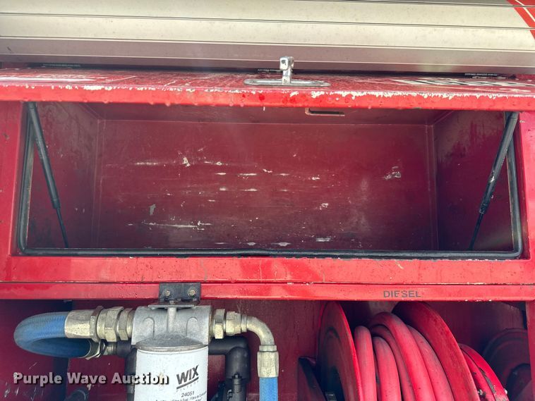 image for item EJ7131 2008 Peterbilt  335 fuel / lube truck