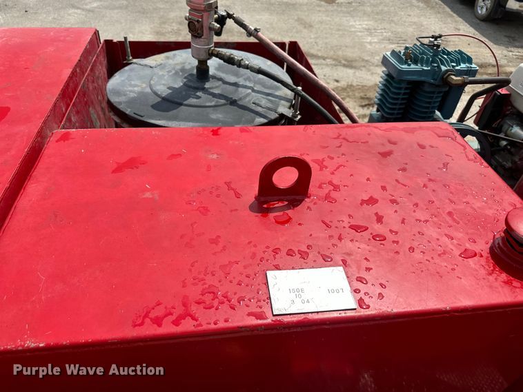 image for item EJ7131 2008 Peterbilt  335 fuel / lube truck