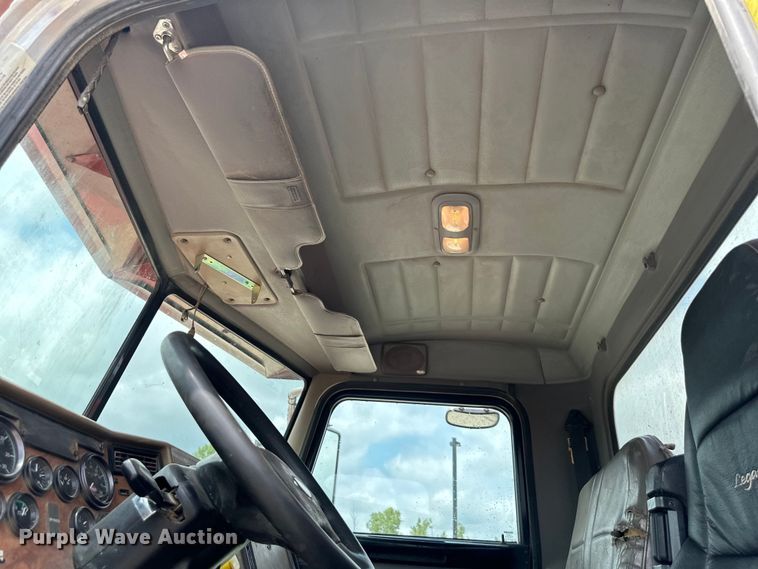 image for item EJ7131 2008 Peterbilt  335 fuel / lube truck