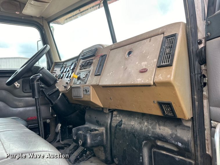 image for item EJ7131 2008 Peterbilt  335 fuel / lube truck