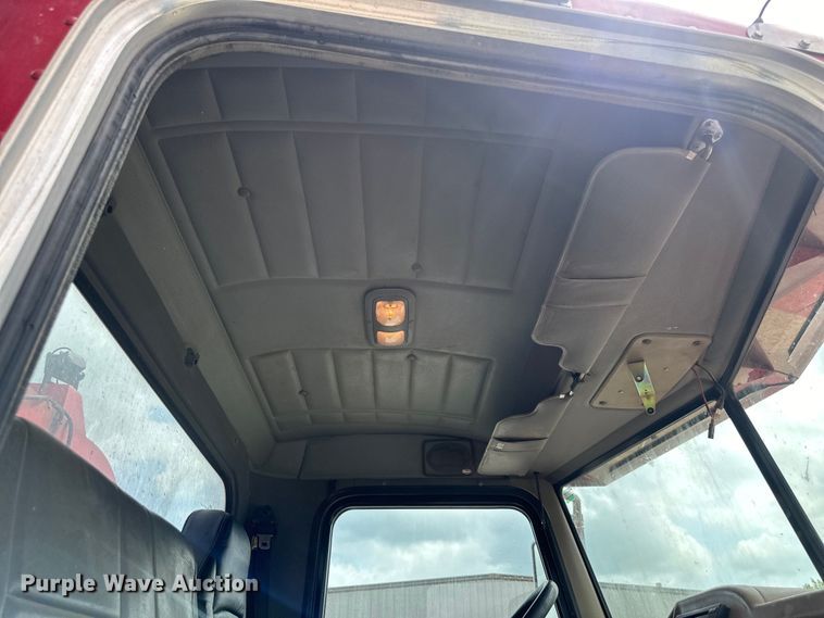 image for item EJ7131 2008 Peterbilt  335 fuel / lube truck