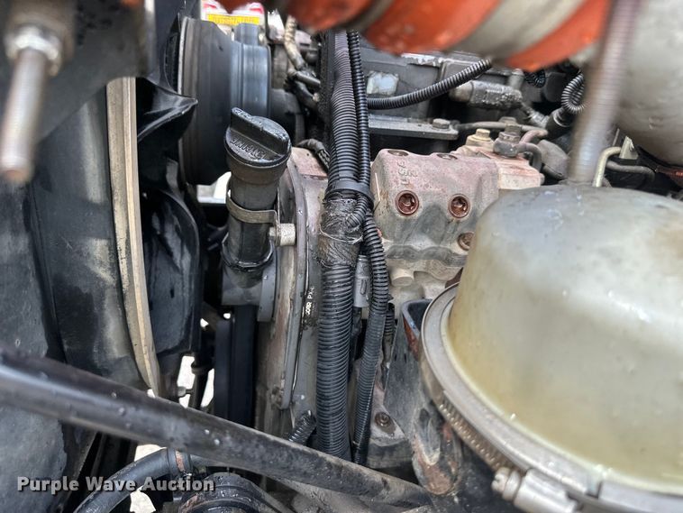 image for item EJ7131 2008 Peterbilt  335 fuel / lube truck