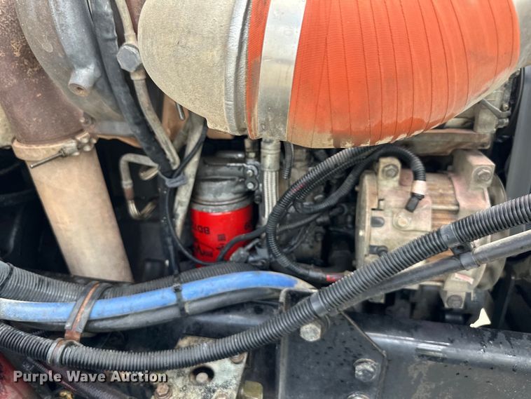 image for item EJ7131 2008 Peterbilt  335 fuel / lube truck