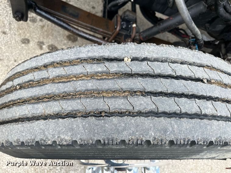 image for item EJ7131 2008 Peterbilt  335 fuel / lube truck