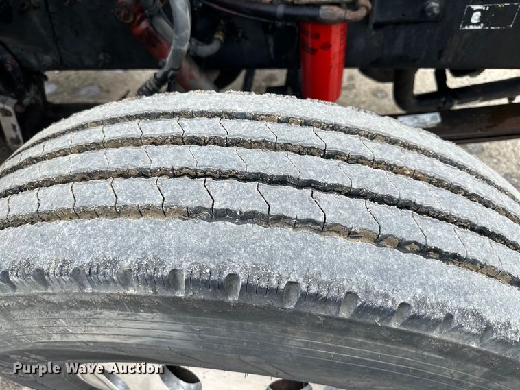 image for item EJ7131 2008 Peterbilt  335 fuel / lube truck