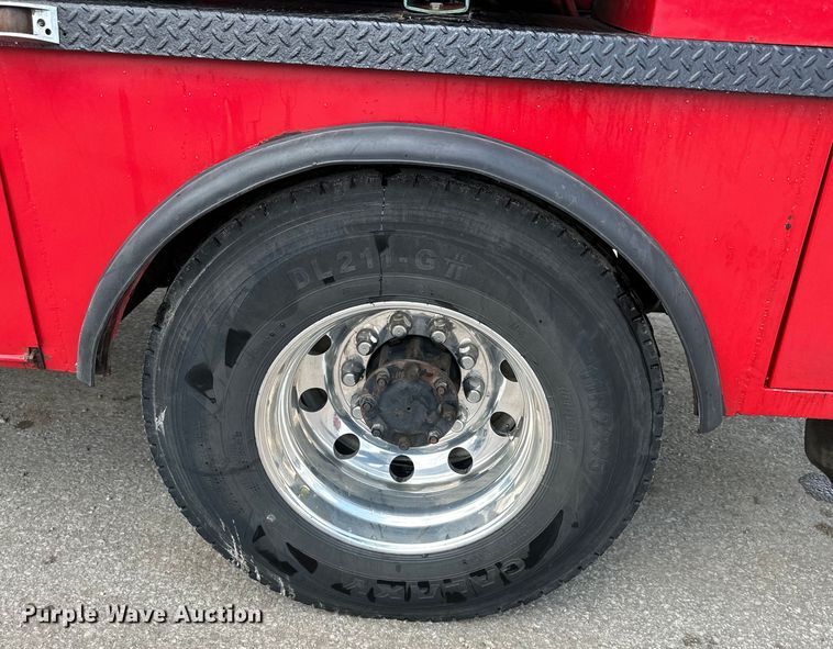 image for item EJ7131 2008 Peterbilt  335 fuel / lube truck