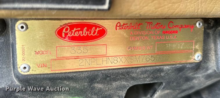 image for item EJ7131 2008 Peterbilt  335 fuel / lube truck