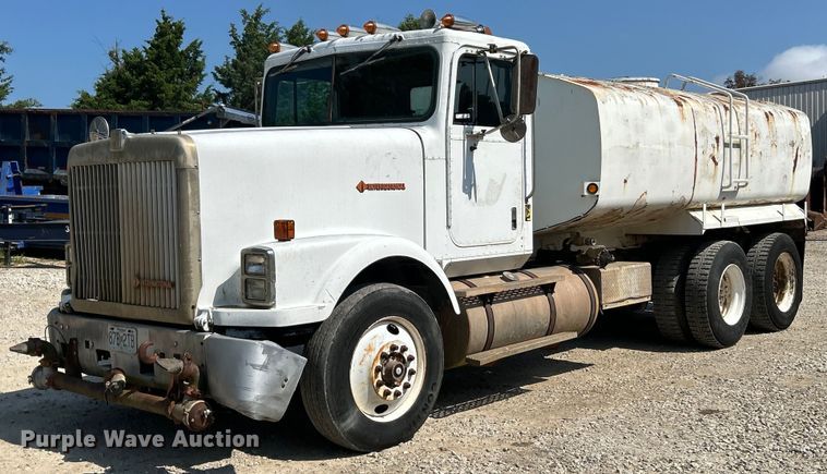 image for item EK3015 1991 International  9300 water truck