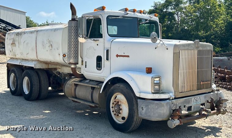 image for item EK3015 1991 International  9300 water truck