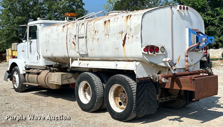 image for item EK3015 1991 International  9300 water truck