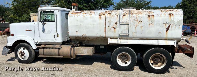 image for item EK3015 1991 International  9300 water truck