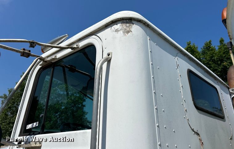 image for item EK3015 1991 International  9300 water truck