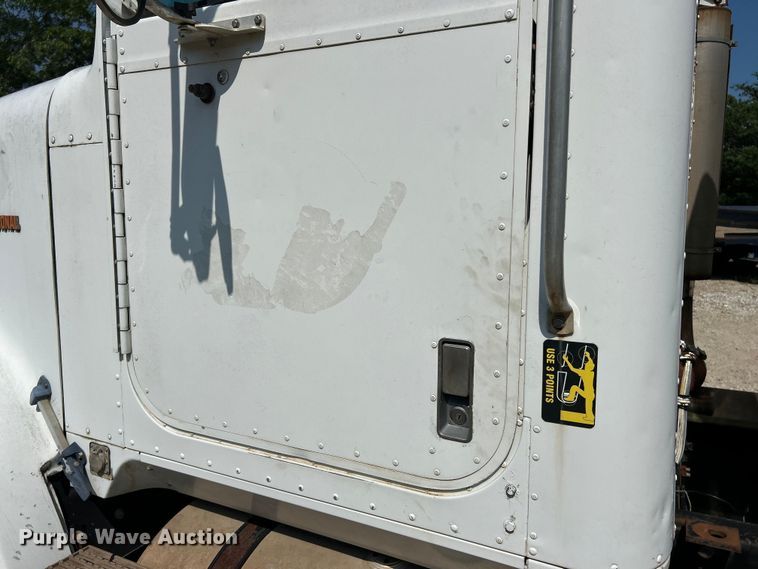 image for item EK3015 1991 International  9300 water truck