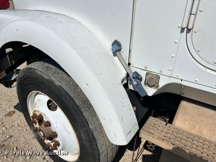 image for item EK3015 1991 International  9300 water truck