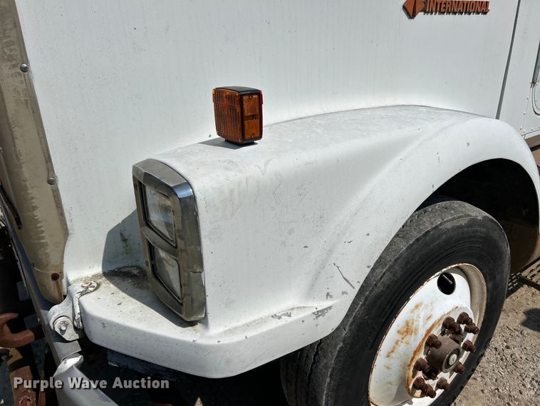 image for item EK3015 1991 International  9300 water truck