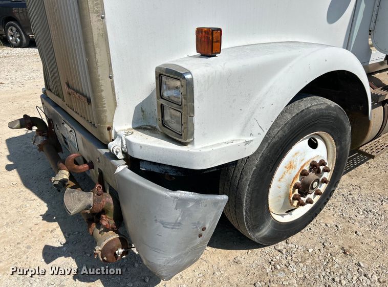 image for item EK3015 1991 International  9300 water truck