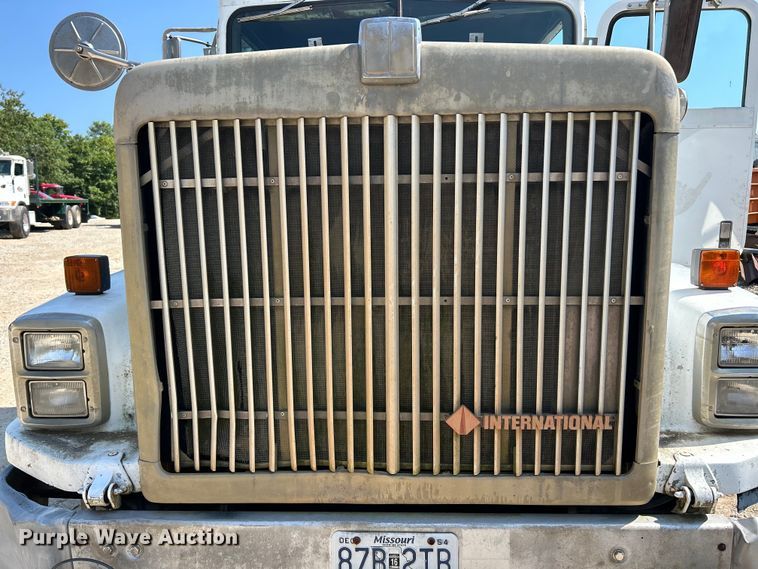 image for item EK3015 1991 International  9300 water truck