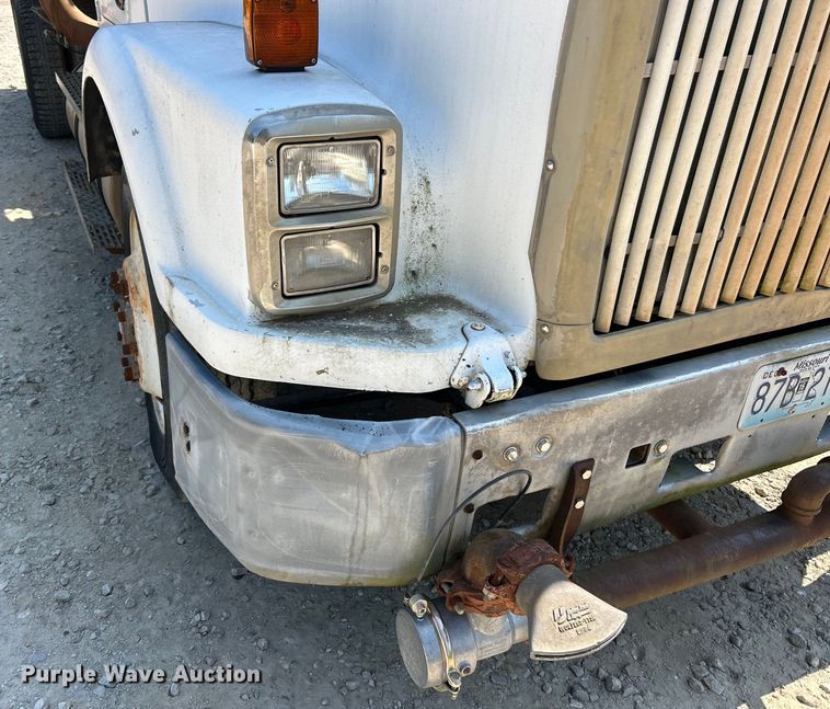 image for item EK3015 1991 International  9300 water truck