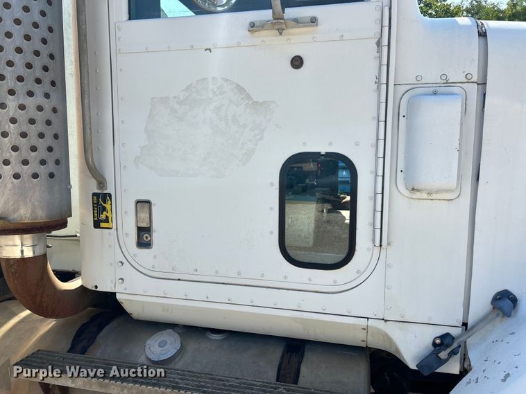 image for item EK3015 1991 International  9300 water truck