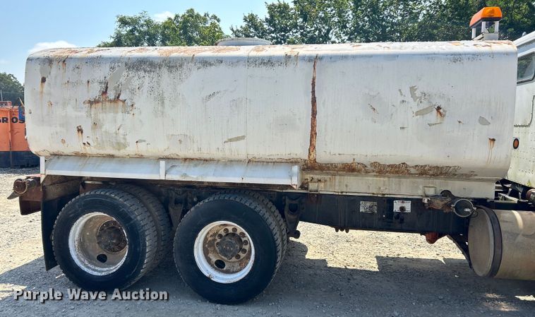 image for item EK3015 1991 International  9300 water truck