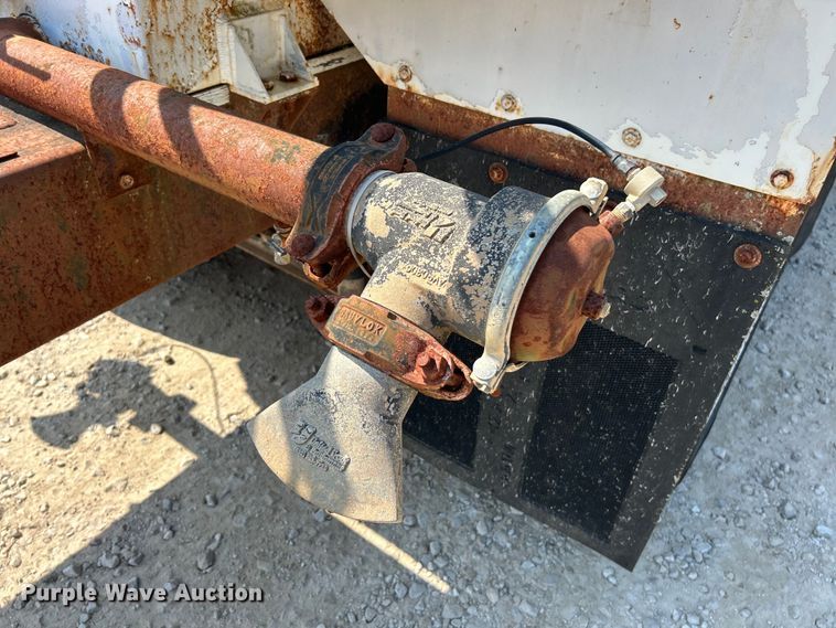 image for item EK3015 1991 International  9300 water truck