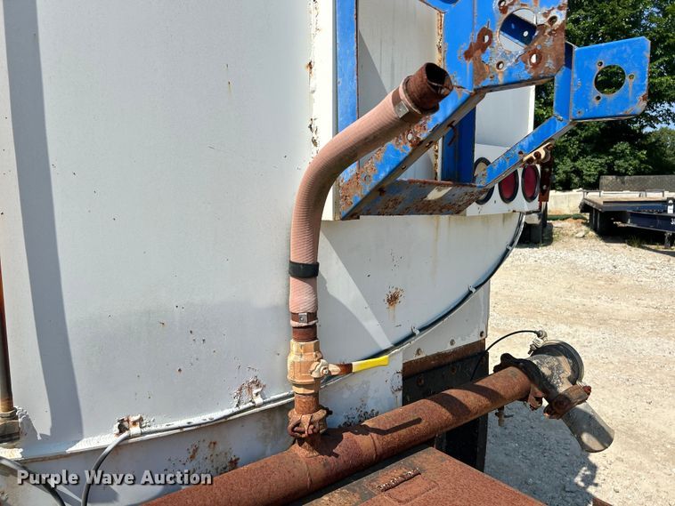 image for item EK3015 1991 International  9300 water truck