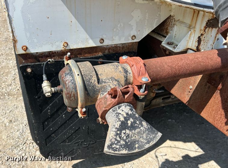 image for item EK3015 1991 International  9300 water truck