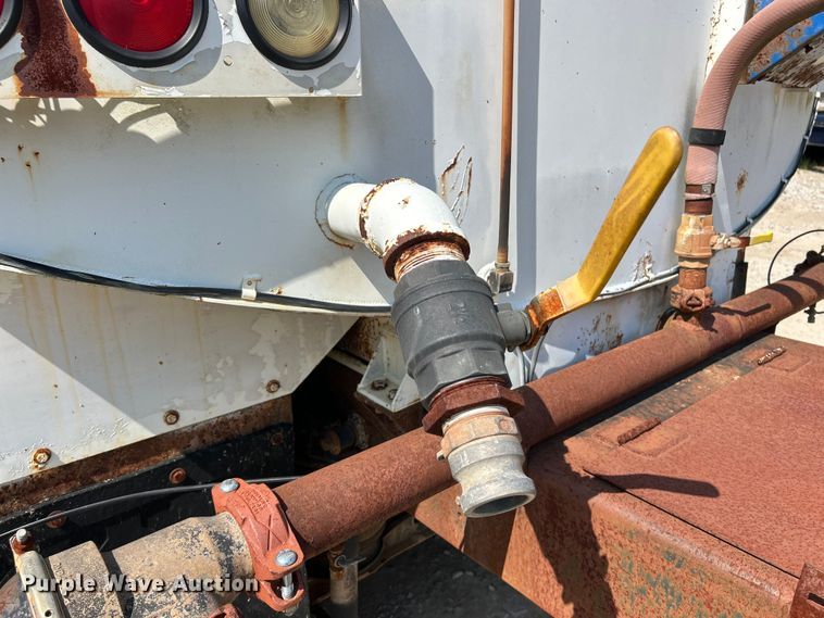 image for item EK3015 1991 International  9300 water truck