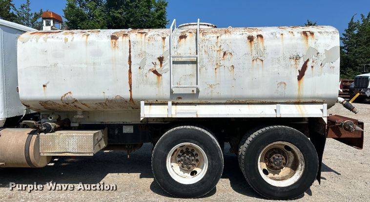 image for item EK3015 1991 International  9300 water truck
