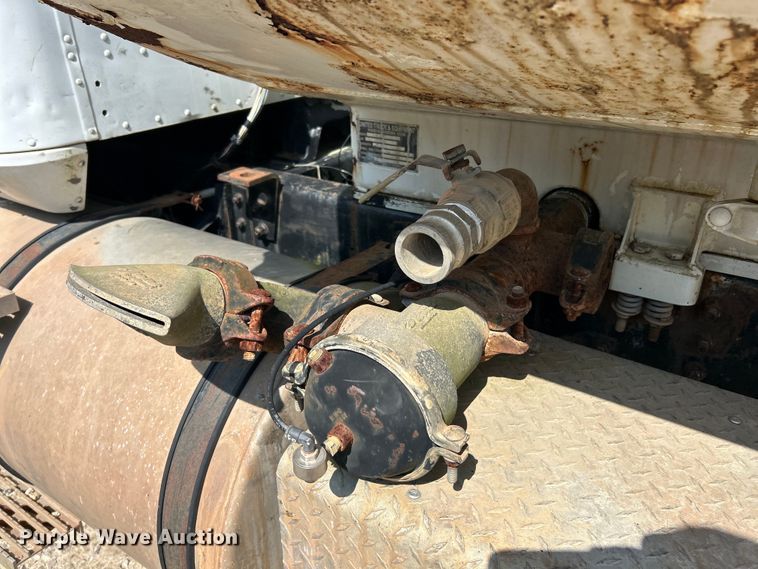 image for item EK3015 1991 International  9300 water truck