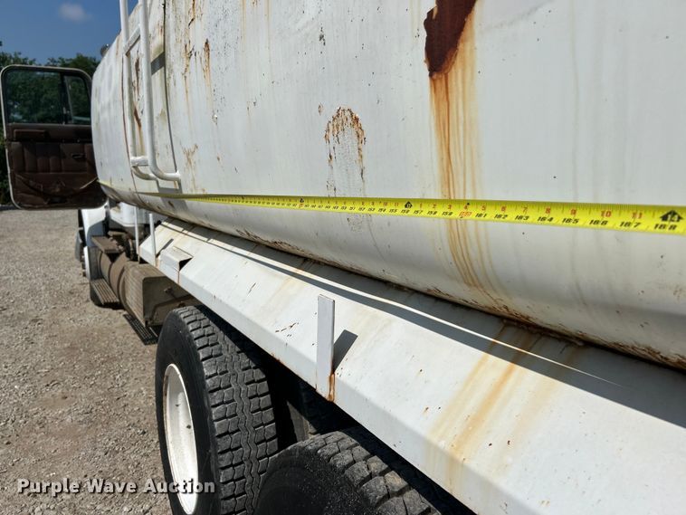 image for item EK3015 1991 International  9300 water truck