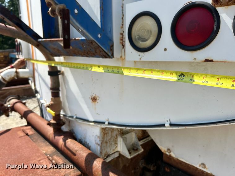 image for item EK3015 1991 International  9300 water truck