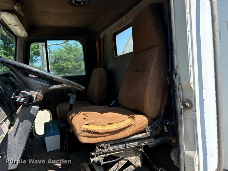 image for item EK3015 1991 International  9300 water truck