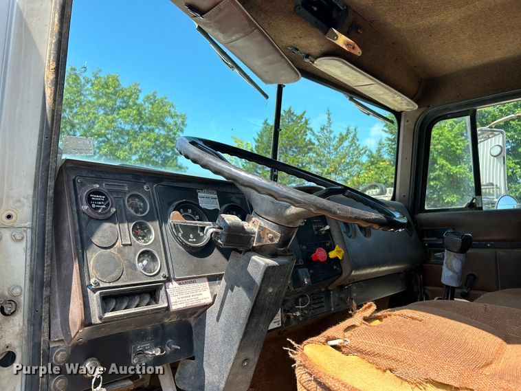 image for item EK3015 1991 International  9300 water truck