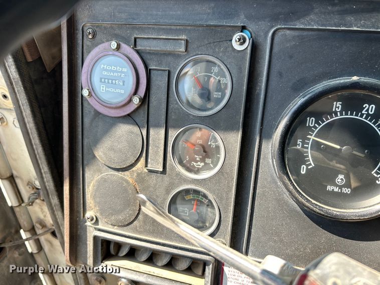 image for item EK3015 1991 International  9300 water truck