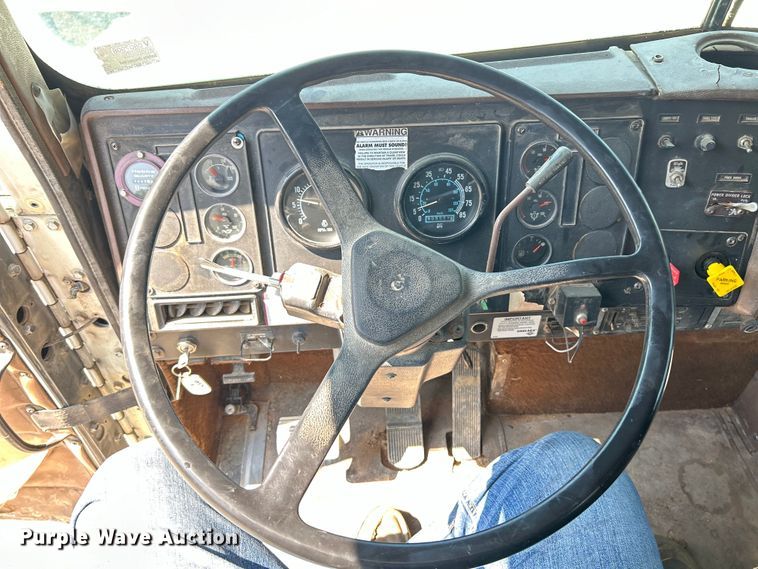 image for item EK3015 1991 International  9300 water truck