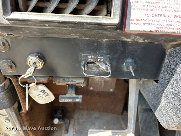 image for item EK3015 1991 International  9300 water truck