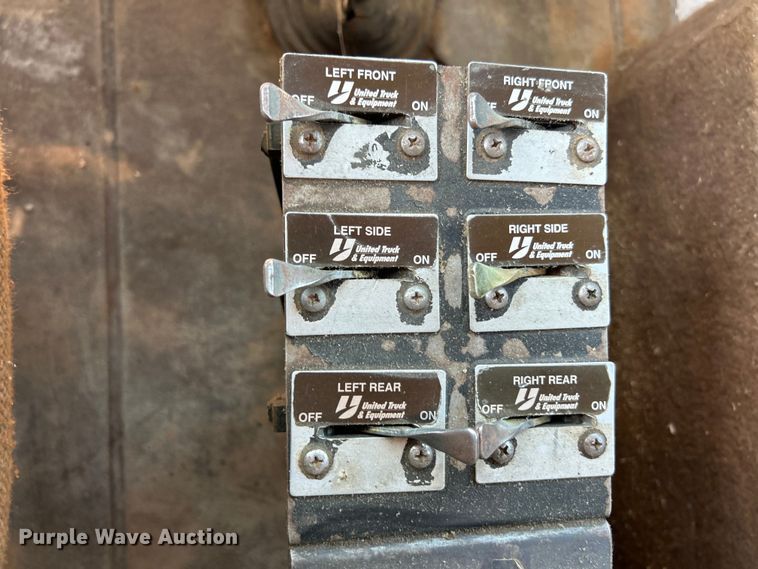 image for item EK3015 1991 International  9300 water truck