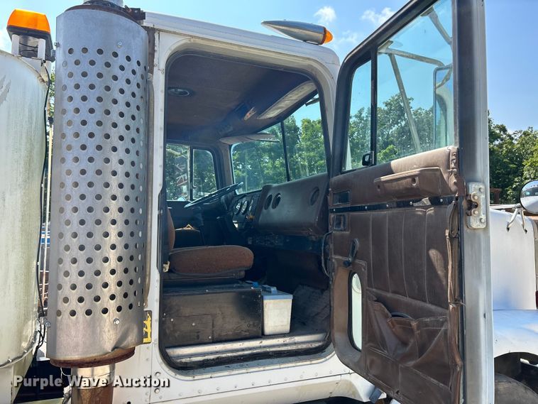 image for item EK3015 1991 International  9300 water truck