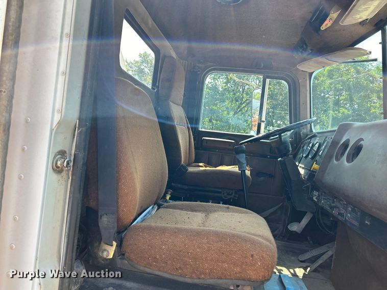 image for item EK3015 1991 International  9300 water truck