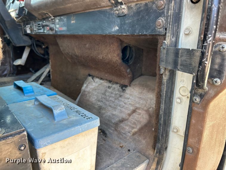 image for item EK3015 1991 International  9300 water truck