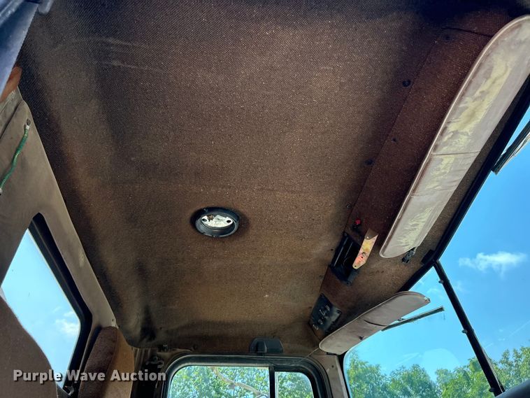 image for item EK3015 1991 International  9300 water truck