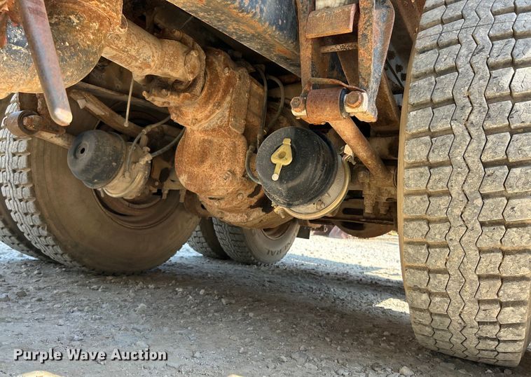 image for item EK3015 1991 International  9300 water truck