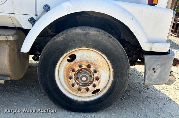 image for item EK3015 1991 International  9300 water truck