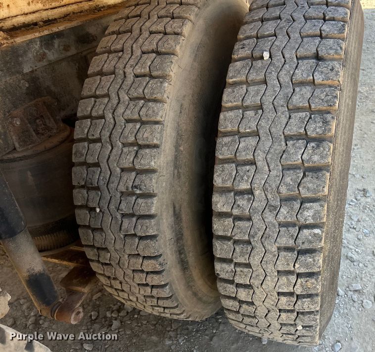 image for item EK3015 1991 International  9300 water truck