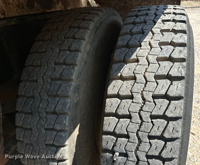 image for item EK3015 1991 International  9300 water truck