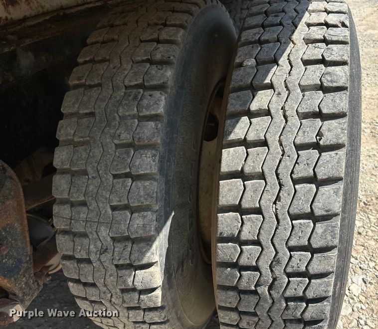 image for item EK3015 1991 International  9300 water truck